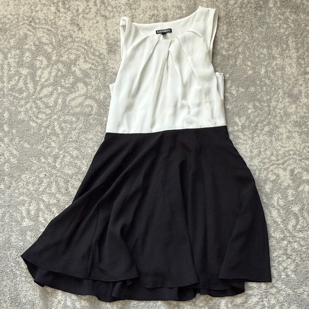 Express Black White Colorblock Fit & Flare Sleeveless Dress Size 6